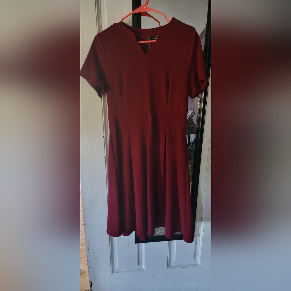 Yathon Elegant Burgundy Women's Dress